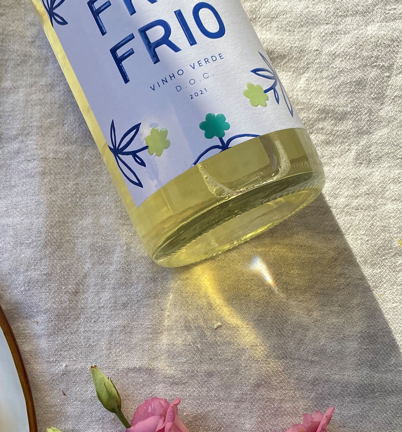 Fria_Frio_White_at_Picnic_for_Website
